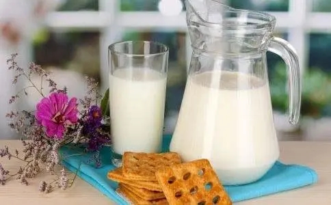 喝牛奶容易上火吗 吃榴莲之后能不能喝牛奶